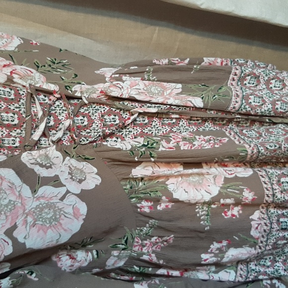 Lola P.  Size med Blouse button up draw string tie in back  cute - Picture 5 of 13